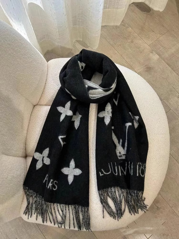 Elegant Cashmere Scarf & Stylish Shawl