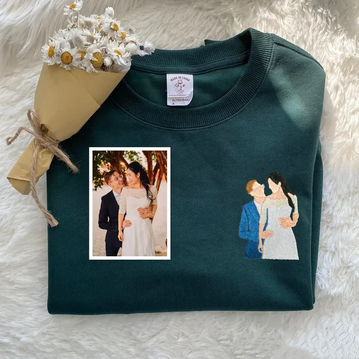 Custom embroidered hoodies for couples wedding photos, the best matching hoodies for couples