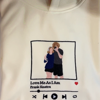 Customized embroidered T-shirts for couples, music player borders can be added